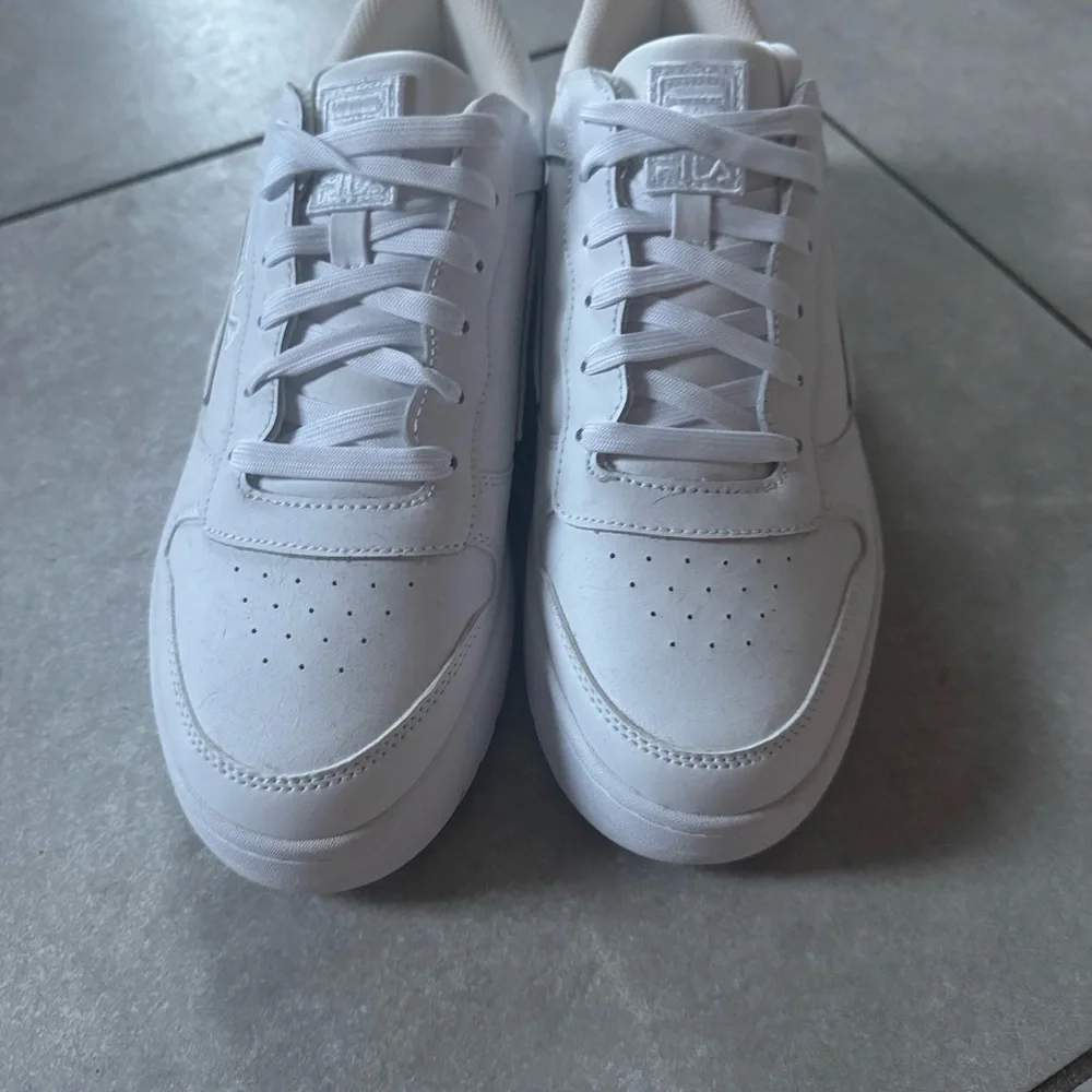 NEW Fila LNX-100 Men’s white leather sneakers